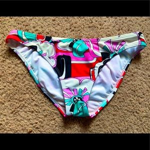 Patterned bikini bottom